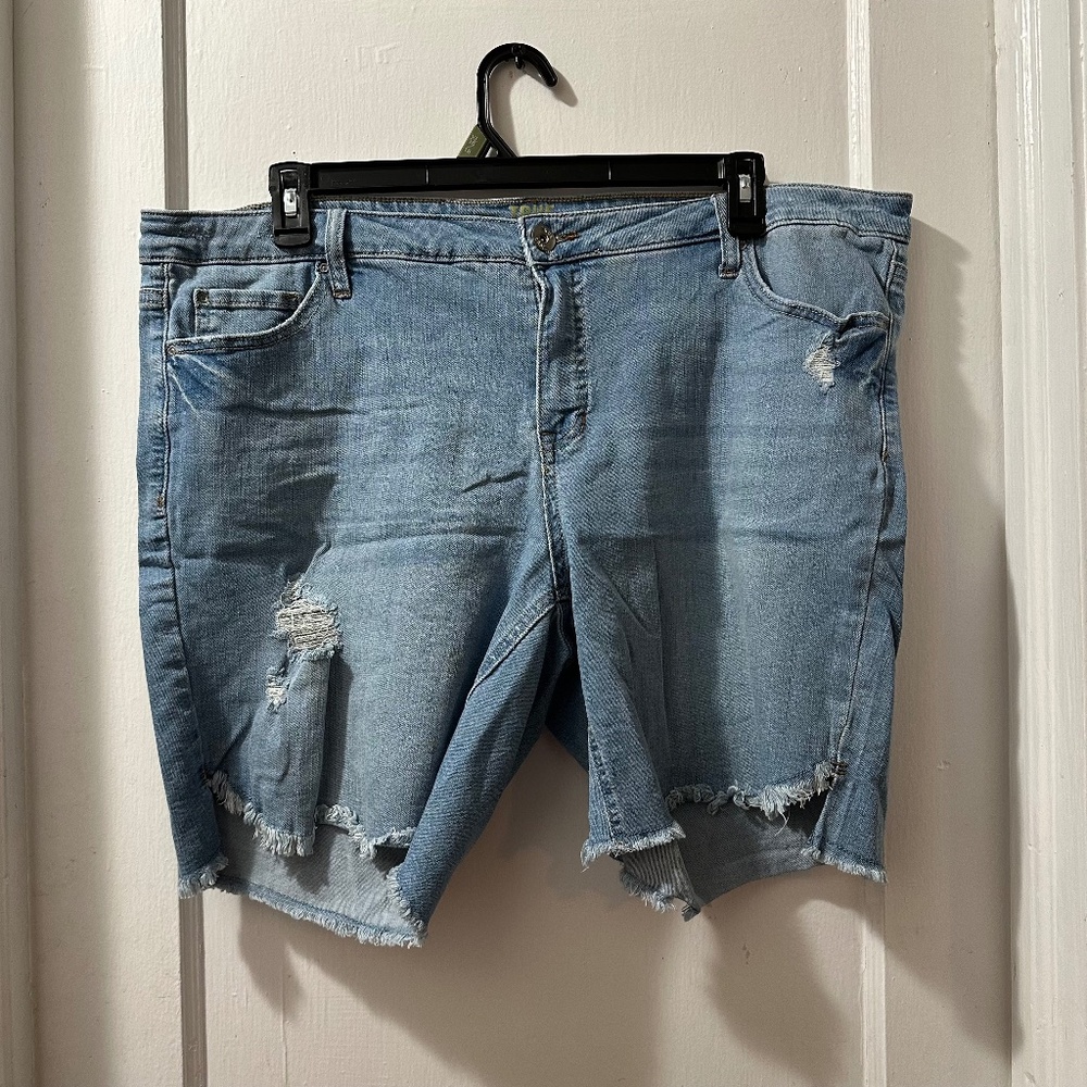 True Craft Distressed Bermuda Jean Shorts in 22